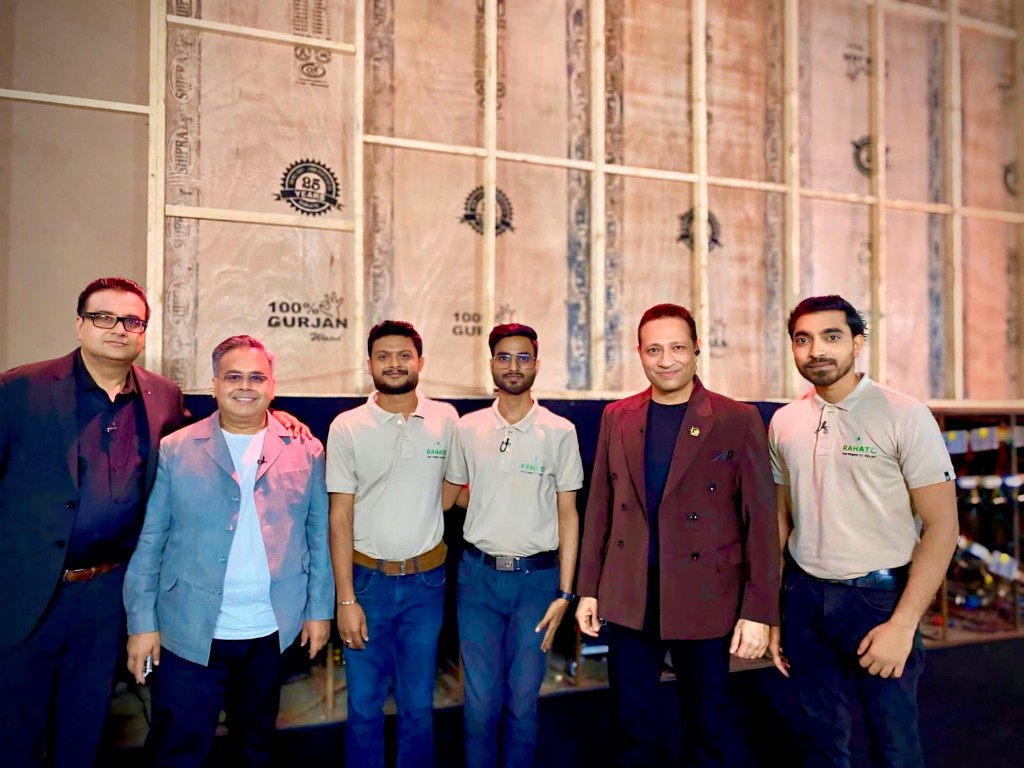 Team Rahato with investors and industrial leaders